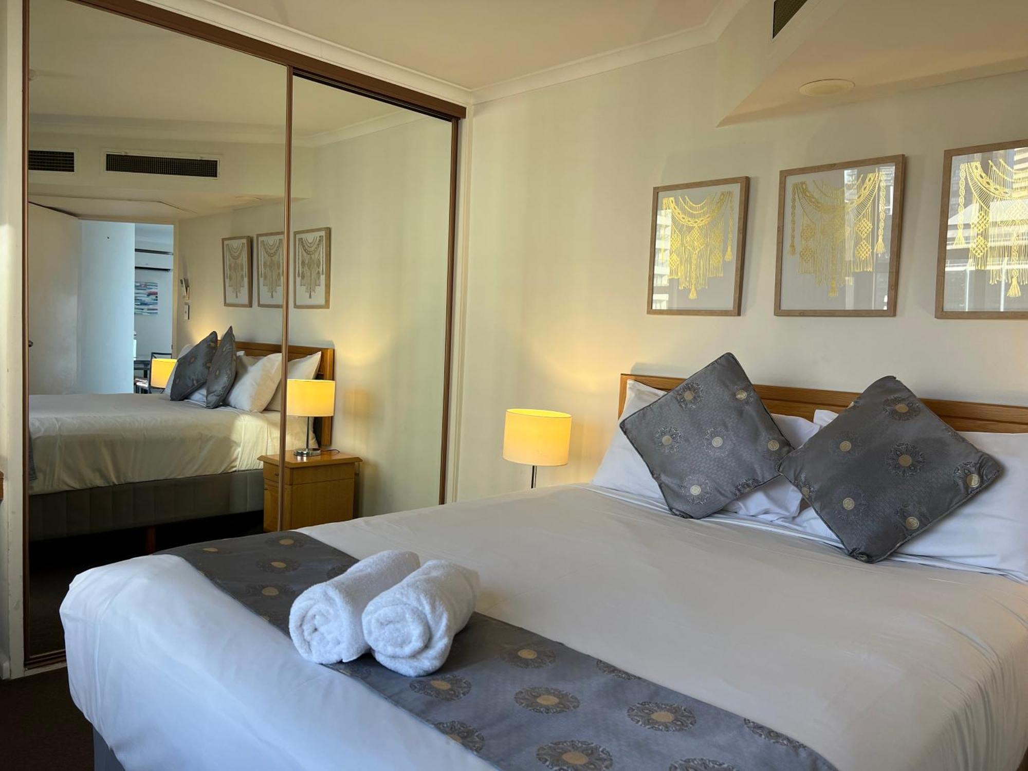 Sydney Hyde Park Private Apartments By Paxsafe Room photo